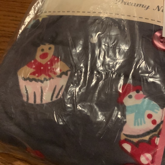 STAR + SKYE - Woman’s 2 Piece Holiday Cupcake Pajamas 🆕 (1X) 🧁🎄 - Picture 4 of 8